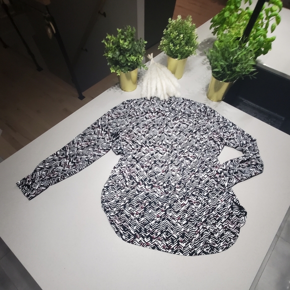 NWOT LARRY LEVINE Magnifique chemisier fluide neuf à motifs délicats - Picture 6 of 7